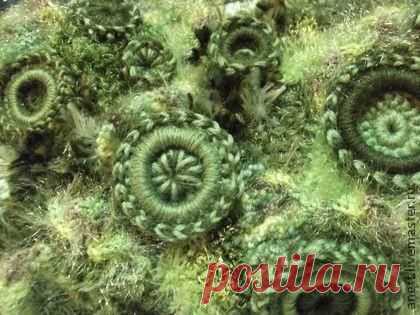 Двойной элемент фриформа с применением техники жаккарда вывязанного крючком