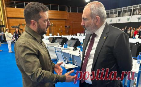 Зеленский и Пашинян встретились в Гранаде. Президент Украины сообщил, что обсудил с премьер-министром Армении «ситуацию с безопасностью на Южном Кавказе». Оба лидера приняли участие в третьем саммите Европейского политического сообщества