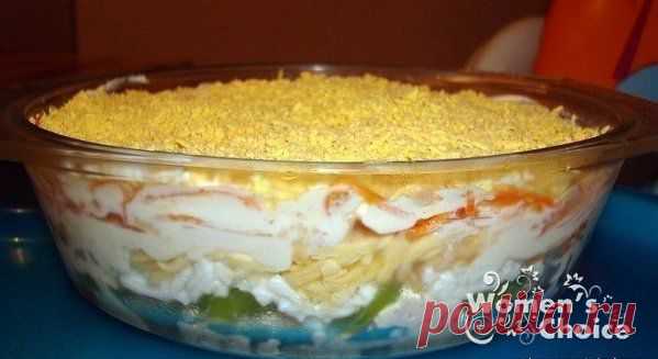 Салат из курицы с корейской морковью и киви .