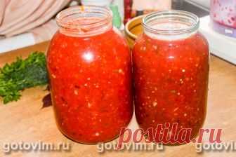 Сырая аджика из болгарского перца и помидоров. Рецепт с фото Замечательный рецепт вкусной, в меру острой сырой аджики, которую можно хранить в холодильнике довольно долго. Для приготовления соуса всего лишь надо смолоть овощи в блендере, добавить растительное масло с уксусом и разлить по банкам. Сырая аджика подойдет и к рыбе, и к мясу.


