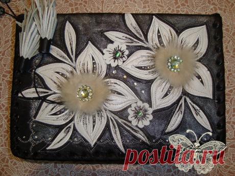 Обложка для книг из натуральной кожи, декор декоративная строчка, аппликация, бисер, пайетки, мех.