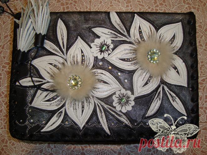 Обложка для книг из натуральной кожи, декор декоративная строчка, аппликация, бисер, пайетки, мех.