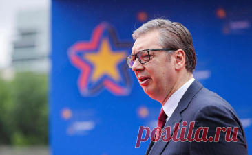 Вучич призвал не считать сербов «маленькими русскими». Вучич отметил, что европейский путь Сербии не должен быть связан с тем, «антироссийски» или «пророссийски» она настроена, страна действует исходя из своих интересов. Также он назвал Украину дружественной