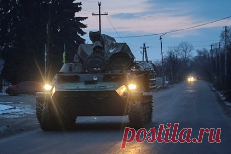 Стало известно о взрывах в Сумах. В городе Сумы на северо-востоке Украине прозвучали взрывы. Отмечается, что в Сумской области вместе с этим была объявлена воздушная тревога. Ранее глава администрации Харьковской области Олег Синегубов сообщал о серии взрывов в регионе. До этого в Харькове трижды за вечер объявлялась воздушная тревога.