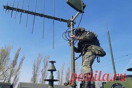 30-сантиметровая воронка образовалась после уничтожения БПЛА под Новой Москвой. После уничтожения обломков беспилотного летательного аппарата (БПЛА) в деревне Лукино в Новой Москве на месте образовалась 30-сантиметровая воронка. Обломки рухнувшего устройства разбросало в радиусе 50 метров. Дрон удалось подавить средствами радиоэлектронной борьбы (РЭБ).