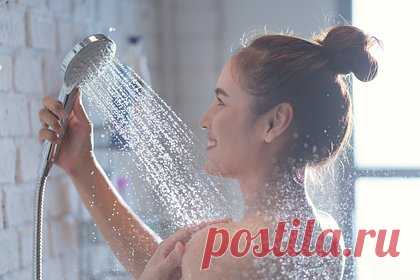 Врач назвал правильную последовательность действий во время принятия душа