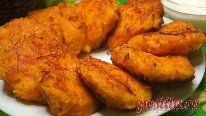 Вкуснотища из ничего, ну невозможно оторваться! Драники с морковью. Они получаются потрясающе яркими, аппетитными, ароматными, а вкус такой, что невозможно остановится. Готовятся быстро и из простых продуктов, которые всегда есть под рукой.ИНГРЕДИЕНТЫ Морковь – 500гр....