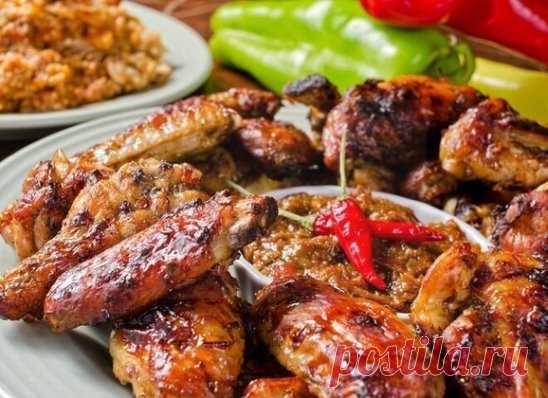 КУРИНЫЕ КРЫЛЫШКИ В МЕДОВО - ГОРЧИЧНОМ СОУСЕ
Ингредиенты:
куриные крылышки – 700 г
горчица — 3 ч.л.
карри — 1 ч.л.
сливки — 200 мл
мед — 50 г
соль – по вкусу