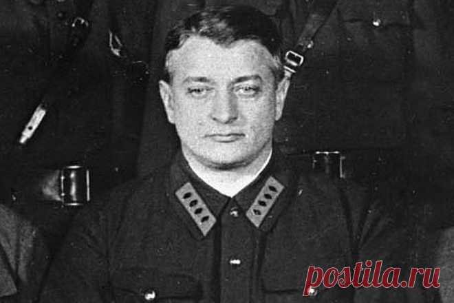 Кто на самом деле передал Сталину документы о заговоре Тухачевского Некоторые историки считают, что именно на основании документов, переданных Сталину президентом одной из европейских стран, Михаил Тухачевский и получил расстрельный приговор. Иние считают, что дело вовсе не в роковом досье. Но тот факт, что материалы на Тухачевского действительно существовали, не отрицали даже немцы.