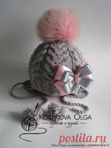 РОСКОШНАЯ ШАПОЧКА РУЧНОЙ РАБОТЫ "SWEET DREAMS" С ОПИСАНИЕМ

Скажу сразу, описание будет для тех, кто умеет вязать, подробнейшего хода работы дать не могу... 
Вяжем шапочку на объем головушки 46-48 см. Ниточки Ализе Беби Вул в 2 нитки, ушло 2 моточка, спицы 3 для ушек, а потом спицы 4,5 (чулочные). На этот объем у меня 88 петель, 4 рапорта узора на шапке, раппорт из 22 петель состоит и косы и жгута: 12 петель коса, 2 изнаночных, 6 петель жгут и 2 петли изнаночных. 

Итак, с...