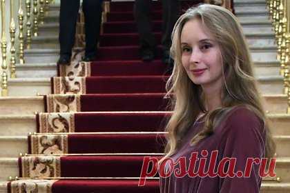 Вдова Градского сообщила об ограблении дома. Вдова народного артиста России Александра Градского Марина Коташенко-Градская сообщила в полицию об ограблении дома. Об этом пишут «Известия». По словам собеседника издания, из дома Коташенко-Градской в деревне Новоглаголево украли посуду, стулья и проектор. Отмечается, что сумма ущерба не установлена.