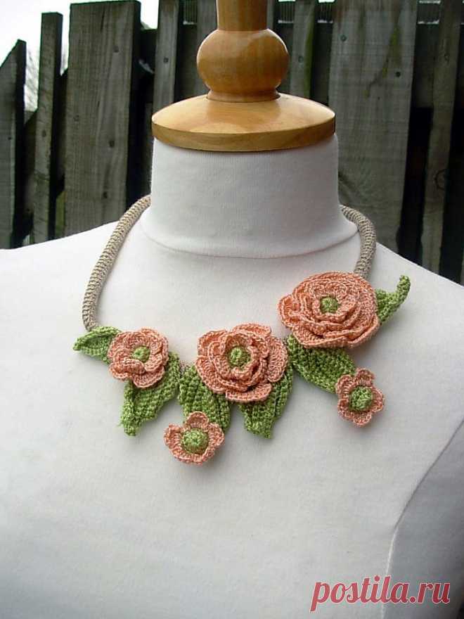 Crochet peach flower necklace choker floral от FlowersbyIrene