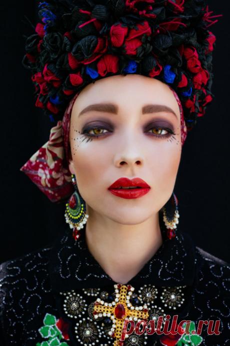 Цветочные мотивы: польские красавицы в роскошных национальных венках