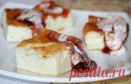 Фантастически вкусная творожная запеканка 
 
На 100 гр - 111.43 ккал белки - 10.43 жиры - 3.60 углеводы - 9.32 
 
Ингредиенты: 
250 г творога 
1 ст. ложка сахара 
0.5 чайной ложки соли 
2 яйца взбить 
2 ст. ложки манной крупы 
0.5 стакана молока 
 
Манку с молоком смешать и дать постоять минут 10, чтобы крупа набухла. Взбить яйца с сахаром, добавить творог, соль и набухшую манку. Всё перемешать и вылить в форму, смазанную маргарином и посыпанную сухарями или манной крупой ...