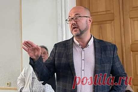 Стало известно наказание для записавшего видеопривет из Мексики депутата. Депутату Курской областной думы Максиму Васильеву, видеопривет которого во время отдыха в Мексике распространился в соцсетях в конце декабря, вынесли предупреждение. 11 января в облдуме провели заседание по соблюдению регламента. Был установлен факт нарушения депутатской этики Васильевым.