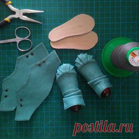 Doll's therapy. Для заболевших куклами.
Ботинки для куклы.

Мастер-класс от Валентины Кислой.