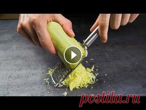 Когда хочу чебуреков и не поправляться! Просто беру кабачок и  делаю так! Простой и вкусный десерт. Такой бабушка не пекла! Это быстрая версия рецепта. Полное видео с бонусами тут: ✅ Зелёный чебурек с ветчинной стружкой ● ка...