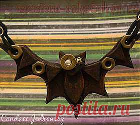 10-8-2012-Steampunk-Bat-Necklace-by-Candace-Jedrowicz.jpg (279×250)