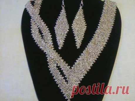 Sliver glass seed bead diagonal peyote stitch with a twist!