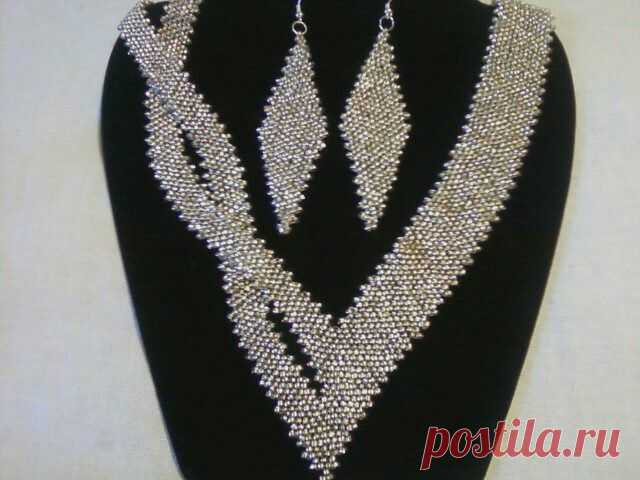 Sliver glass seed bead diagonal peyote stitch with a twist!