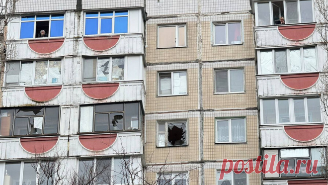 Появилось видео с места гибели ребенка при обстреле Белгорода. Появилось видео с места гибели годовалой девочки при обстреле Белгорода со стороны Вооруженных сил Украины (ВСУ). Кадры с места трагедии опубликовал Telegram-канал Shot. Видео снял мужчина, который вышел на пробежку на стадион рядом со ...