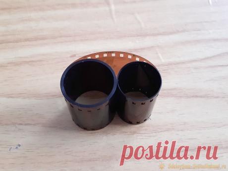 Как просто оцифровать фотоплёнку в домашних условиях Старые фотоплёнки, они как чемодан без ручки – и нести неудобно, и выбросить жалко. Можно, конечно, их отнести в любую фотостудию, и напечатать. Но это долго и затратно. Тем более, печатать и хранить фотографии в наш цифровой век, это не очень хорошая затея – они имеют неприятное свойство выцветать