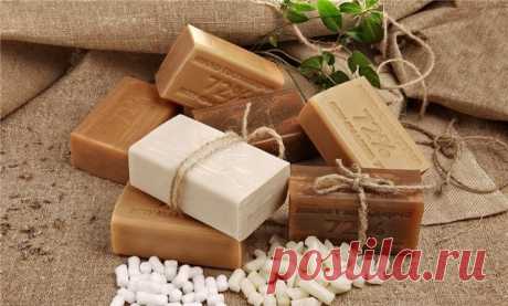 ХОЗЯЙСТВЕННОЕ МЫЛО! РЕЦЕПТЫ ЗДОРОВЬЯ!
Коричневые брусочки 
хозяйственного мыла у большинства из нас ассоциируются с временами 
тотального дефицита. Однако и сейчас это средство даст фору передовым 
новинкам бытовой химии. Что там говорить: хозяйственное мыло при 
копеечной стоимости — просто незаменимый продукт! Судите сами.
• 
Если смазать хозяйственным мылом мелкие царапины, порезы и ранки, то 
можно значительно снизить риск инфекции и ускорить заживление.
•
 Во избежани...