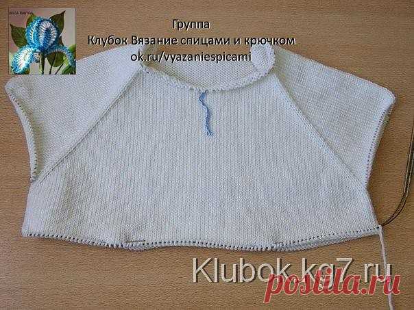 Вязание от горловины имеет ряд преимуществ : нет швов, что особенно важно при вязании вещей для малышей, не надо тратить время на сшивание деталей, длину изделия легко поменять, небольшое количество концов нитей, что может пригодиться при распускании изделия. Из недостатков этого метода надо отметить большое количество петель в работе и ограниченность в выборе узоров ( не все узоры можно вязать по кругу). Для вязания реглана от горловины обычно используют круговые спицы. П...