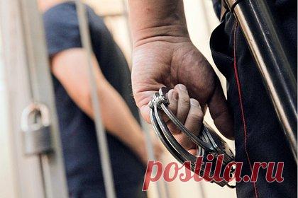 Фиктивная регистрация мигрантов обошлась российскому полицейскому в 15 лет свободы