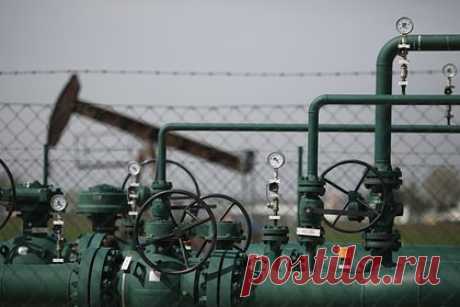 Цены на нефть перешли к падению из-за Китая. На фоне ухудшения ситуации в китайской экономике цены на нефть падают последние несколько дней, отступая от достигнутых ранее локальных максимумов. На ситуацию не смогло повлиять даже снижение запасов в США. Утром в среду, 16 августа, стоимость Brent опустилась до 84,5 доллара за баррель.