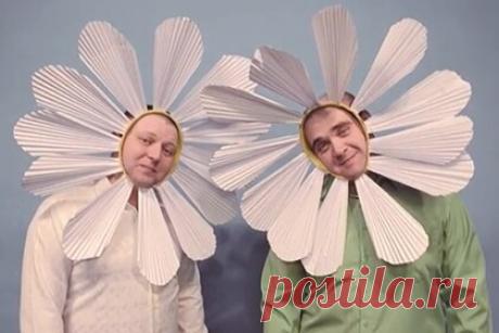 Российские заключенные в костюмах ромашек записали видео против суицида. Заключенные и психологи исправительной колонии №5 ГУФСИН России по Свердловской области записали видеоролик под названием «Жить» в рамках проведения месячной акции «Жизнь» по предотвращению деструктивного поведения осужденных. Об этом сообщается на странице службы исполнения наказаний во