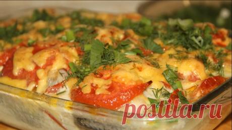 Минтай в сырно-сливочной заливке: самый вкусный рецепт Минтай в сырно-сливочной заливке, с помидорами и сыром, получается невероятно сочным, нежным – и очень вкусным. Томаты во время приготовления отдают весь свой сок рыбе, она настолько пропитывается всеми ароматами, что просто тает во рту.