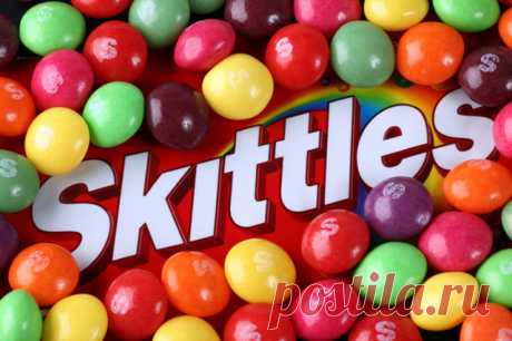 «Ты какой-то странный». Skittles выпустила конфеты с ЛГБТ-пропагандой. Пример с конфетами показывает, что бежать уже практически некуда — повестка ведет генеральное наступление, и сопротивляться ей на Западе почти невозможно.