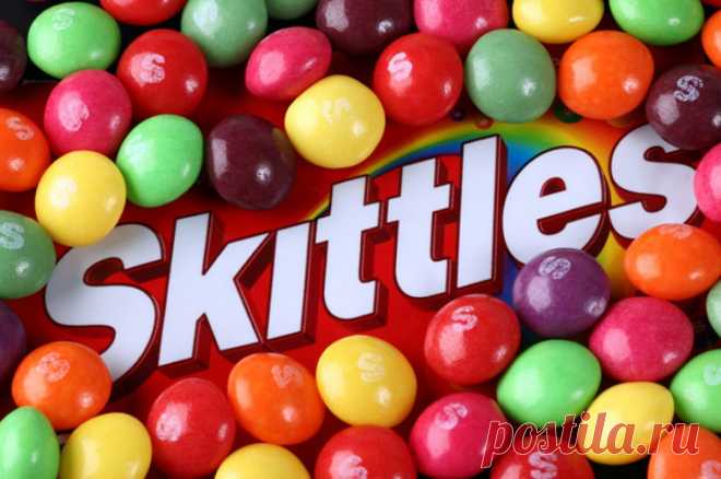 «Ты какой-то странный». Skittles выпустила конфеты с ЛГБТ-пропагандой. Пример с конфетами показывает, что бежать уже практически некуда — повестка ведет генеральное наступление, и сопротивляться ей на Западе почти невозможно.