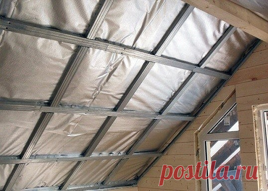 Как сделать обрешетку для гипсокартона
Гипсокартон – универсальный материал, который применяется не только для финишной отделки, но и для монтажа «черновых» поверхностей. Для крепления листов гипсокартона используется обрешётка. Её можно сделать своими руками.
Инструкция
1.Для того чтобы монтировать обрешетку под гипсокартон, существует довольно много различных профилей. К примеру, профиль направляющий ПН 28/27, профиль потолочный ПП 60/27, а также профиль стоечный ПС. У...