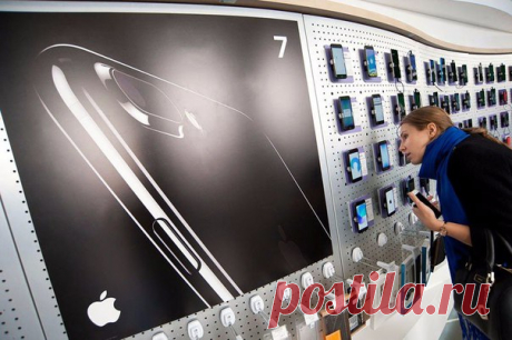 Apple увеличила производство iPhone 7 после провала Samsung Galaxy Note 7 Apple увеличила закупки комплектующих для iPhone на четвертый квартал года. Как сообщает Dailycomm со ссылкой на отраслевые источники, компания намерена занять долю Samsung, новый смартфон которой должен был стать флагманом линейки мобильных устройств, но был отозван из-за дефекта аккумуляторов. По сообщению сетевых источников, Apple стала закупать больше компонентов для iPhone 7 и iPhone 7 Plus, в результате чего заказы…