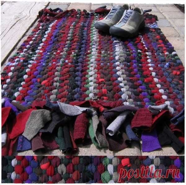 коврик из старых вещей