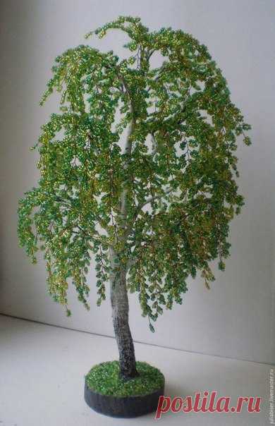 Очаровательная берёза из бисера.