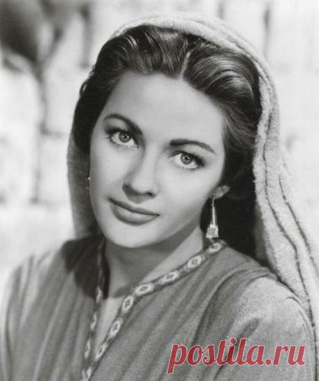 Ивонн Де Карло (Yvonne De Carlo)
- 1 сентября, 1922 • 8 января 2007
