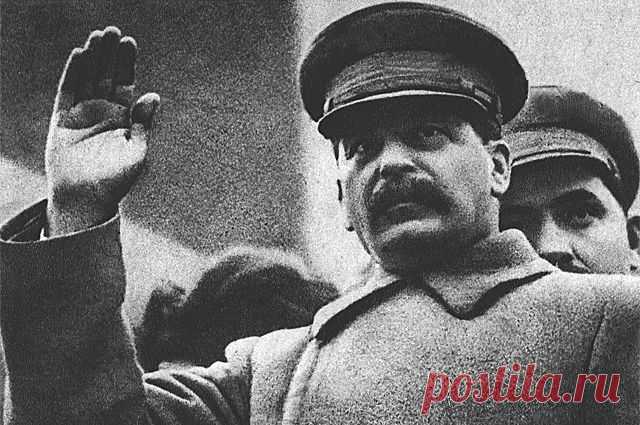 Споры о Сталине. Лучший друг физкультурников или кровавый тиран? ​140 лет назад, 21 декабря 1879 г., на свет появился младенец, которому суждено было стать не просто лидером, но воплощением одной из сверхдержав планеты Земля. Иосиф Д­жугашвили. Сталин.