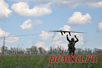 В России разработали разведывательный дрон из полипропилена. Российские специалисты разработали разведывательный беспилотник «Ворон-75» из вспененного полипропилена, сообщил представитель компании-разработчика «Связь Спецзащита» Дмитрий Зубарев. Дрон менее заметен для средств радиоэлектронной разведки противника, чем аппараты с карбоновым или металлическим покрытием.