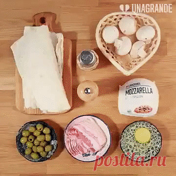 Пирожки с грибами, беконом и моцареллой