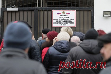 Полиция задержала бросившего горючую смесь в посольство России провокатора. Полиция задержала провокатора, бросившего горючую смесь в посольство РФ в Кишиневе. «Две бутылки с зажигательной смесью были брошены во двор посольства. Злоумышленник задержан силами правоохранительных органов», — заявил пресс-секретарь посольства России в Кишиневе Анатолий Лошаков.