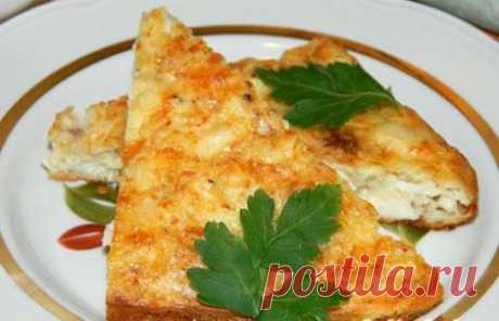 Лёгкая запеканка из куриной грудки | Краше Всех Ингредиенты варёное куриное филе 300 г мука 2 ст.л. яйца 2 шт. сода 0,5 ч.л. специи молоко 150 мл сыр 50 г соль Способ приготовления Шаг 1 Яйца соединяем с молоком, добавляем соль. Взбиваем, добавляем просеянную муку и соду. Шаг 2 Добавляем специи и хорошо перемешиваем.Шаг 3 Куриное филе нарезаем небольшими кусочками и добавляем к яйцам с молоком.Шаг 4 Сыр трем на крупной терке и добавляем в основу запеканки. Хорошо перемешив...