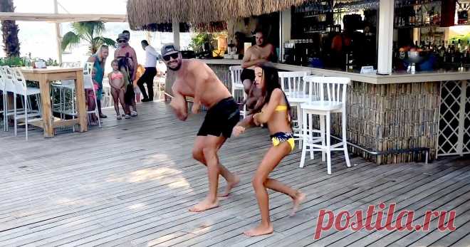 Заводной танец отца с дочкой По этому танцевальному представлению отчётливо видно, какое взаимопонимание между ними, как хорошо им вместе. Танец прекрасно отражает гармонию в отношениях