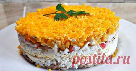 Многослойный салат с курицей и крабовыми палочками