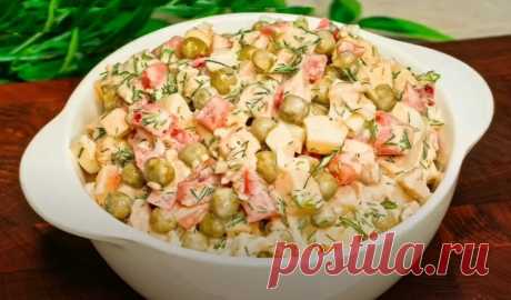 Идеальный салат для тех, кто устал от оливье: сытный и бесподобно вкусный рецепт с куриной грудкой Салат с курицей, овощами и сыром представляет собой блюдо, которое удачно объединяет свежесть, питательность и сбалансированный вкус. Его приготовление не требует редких или дорогих продуктов, при этом салат выглядит привлекательно и может быть предложен как в качестве повседневного угощения, так и в качестве блюда на праздничном столе. Использование вареной куриной грудки де...