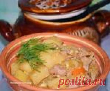 Жаркое со свининой в горшочке