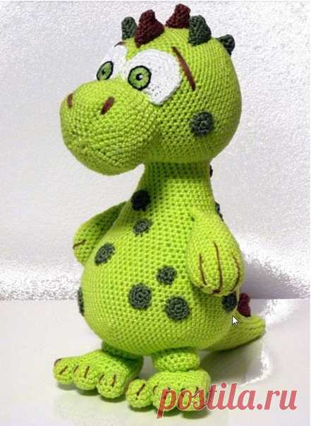 ДРАКОНЧИК ДИНО ЛАКИ

#дракон_крючком@knit_toyss, #игрушка_дракон@knit_toyss

Автор не указан.
Перевод: Овсянникова Ольга.

Источник: https://www.liveinternet.ru/users/4053614/post4538426..

ЭЗабирайте пост в копилочку