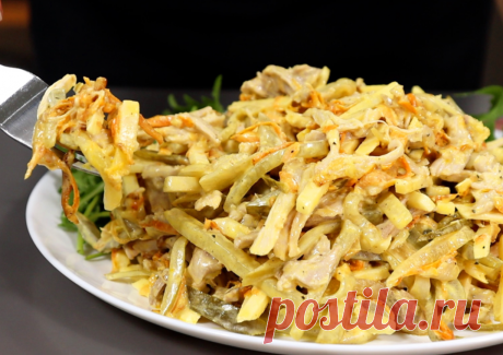 Знаменитый салат «Обжорка» – вкусный и простой в приготовлении Декабрь – самое время начинать подготовку к новогоднему застолью! Сегодня предлагаем рецепт одного из самых популярных салатов в советское время – салата «Обжорка». Он удивительно прост, необходимы...